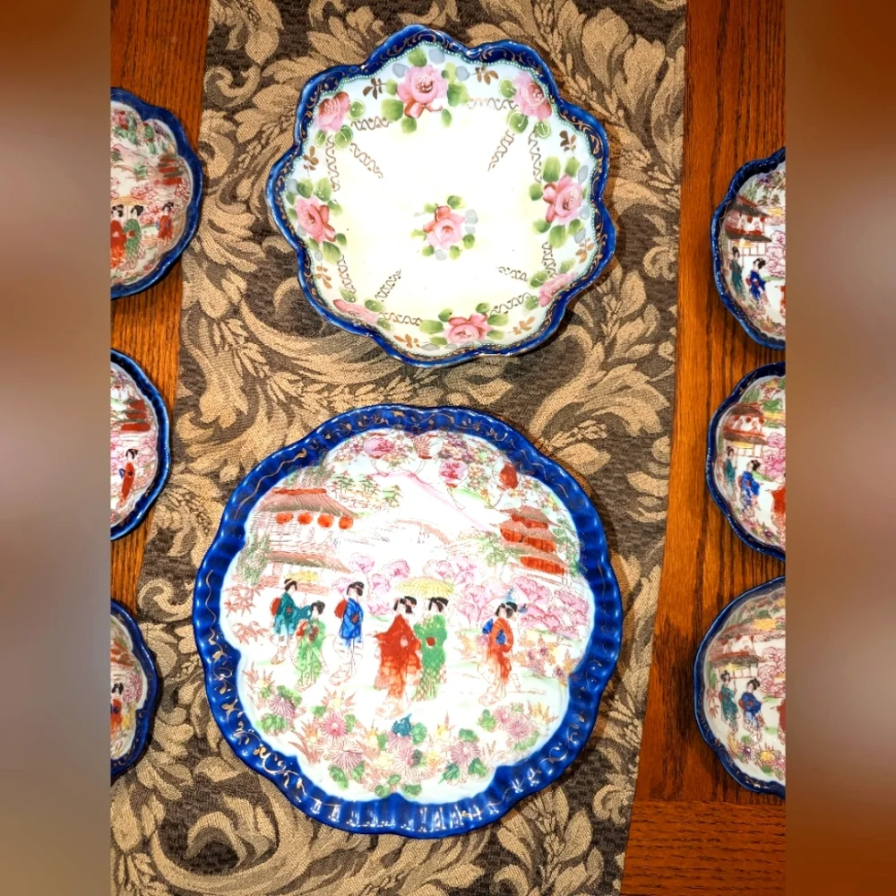 Japanese Porcelain 8pc bowl